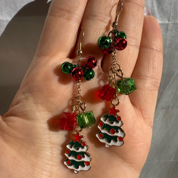 ✨ Christmas Tree Drop Earrings – Red & Green Beaded Dangle Holiday Jewelry - Picture 3 of 5